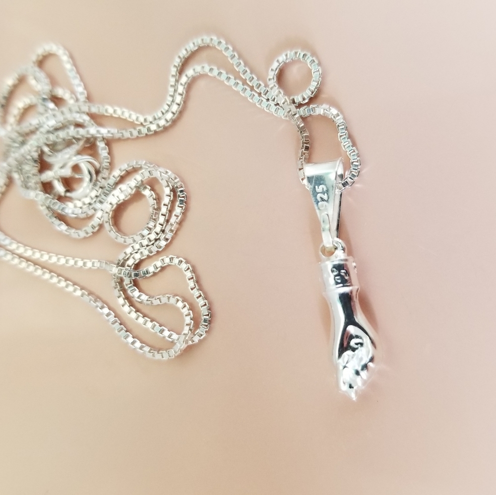 925 Sterling silver tiny figa hand necklace. New - Picture 4 of 6